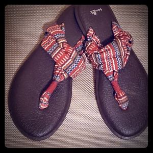 Sanuk sandal, red boho print